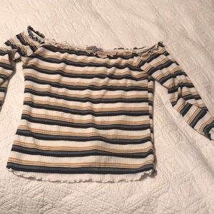 Long sleeve off-shoulder top